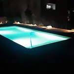 De Lujo Con Piscina Cercano A La Playa Дом отдыха Нигран