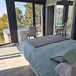 De Lujo Con Piscina Cercano A La Playa Нигран