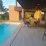 De Lujo Con Piscina Cercano A La Playa