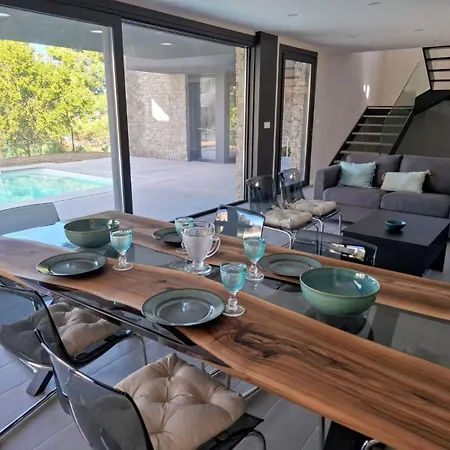 De Lujo Con Piscina Cercano A La Playa