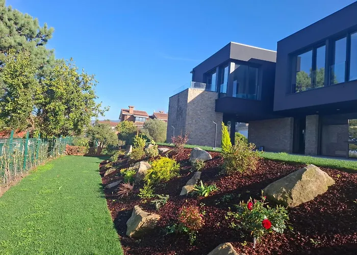 De Lujo Con Piscina Cercano A La Playa